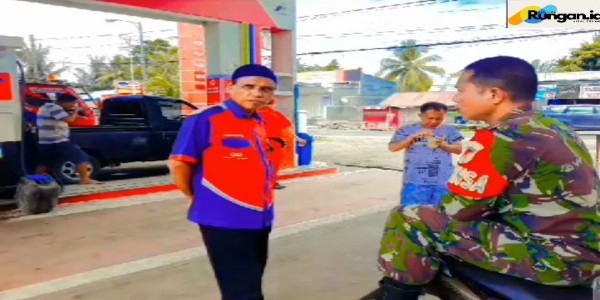 Babinsa Koramil 1315-05 Boliyohuto-Pantau Keamanan Di Spbu Parungi.