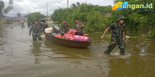 Curah Hujan Tinggi Sebabkan Air Danau Limboto Meluap, Babinsa Koramil 1315-02/Limboto Evakuasi Ratusan Warga